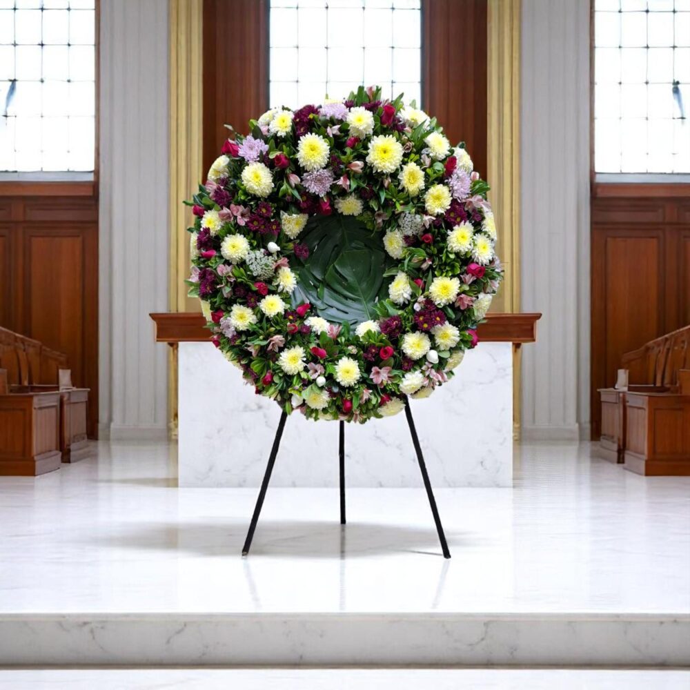 Corona Fúnebre Premium en Tripié – Rosas Vibrantes