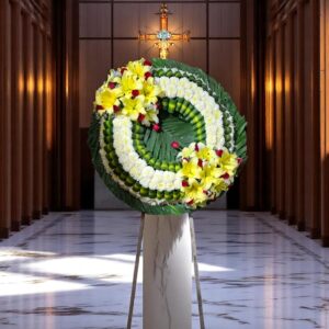 Corona Fúnebre Premium – Doble Copete de Casa Blanca y Rosas